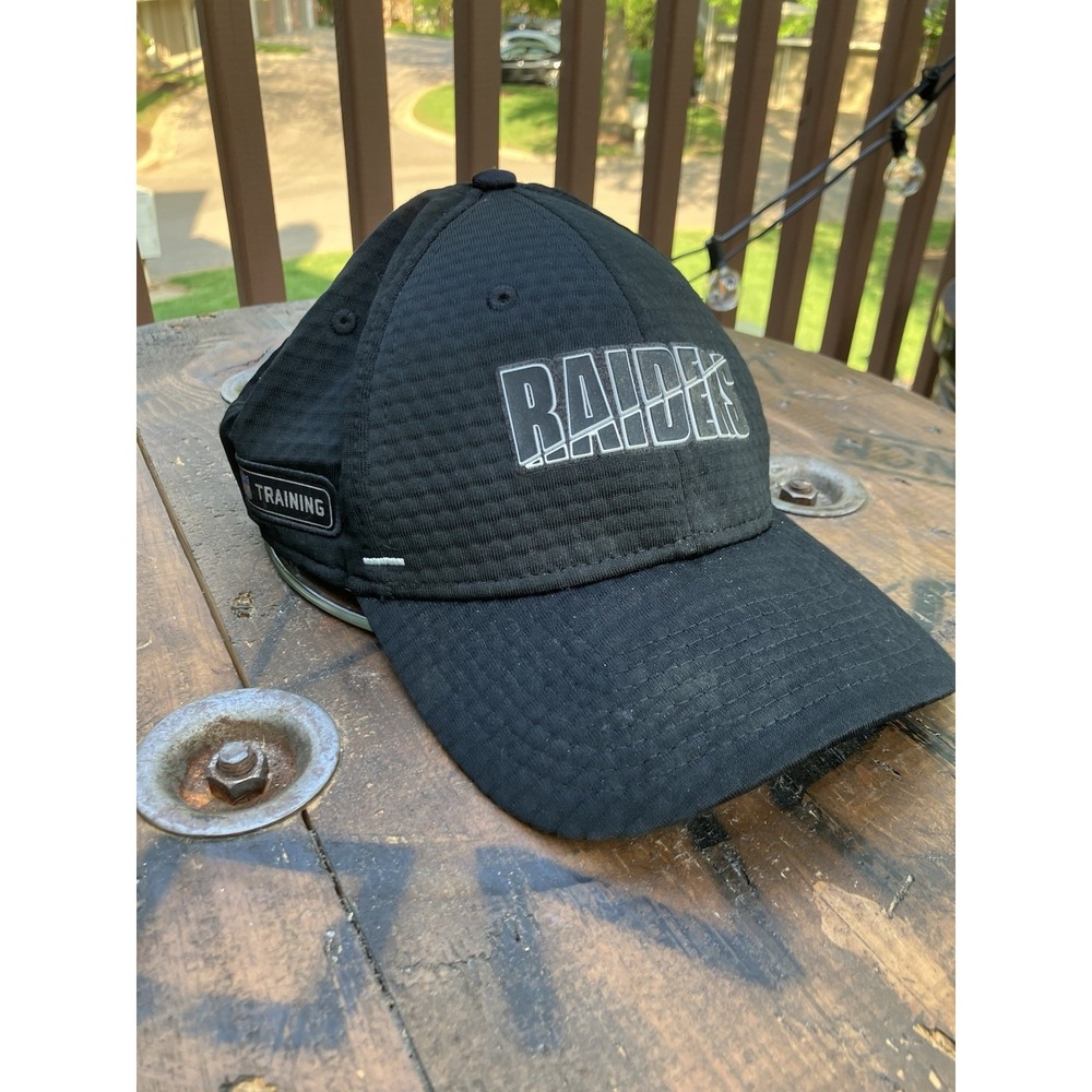 New Era 39THIRTY Las Vegas Raiders NFL Training Hat Black Stretch Fit M/L